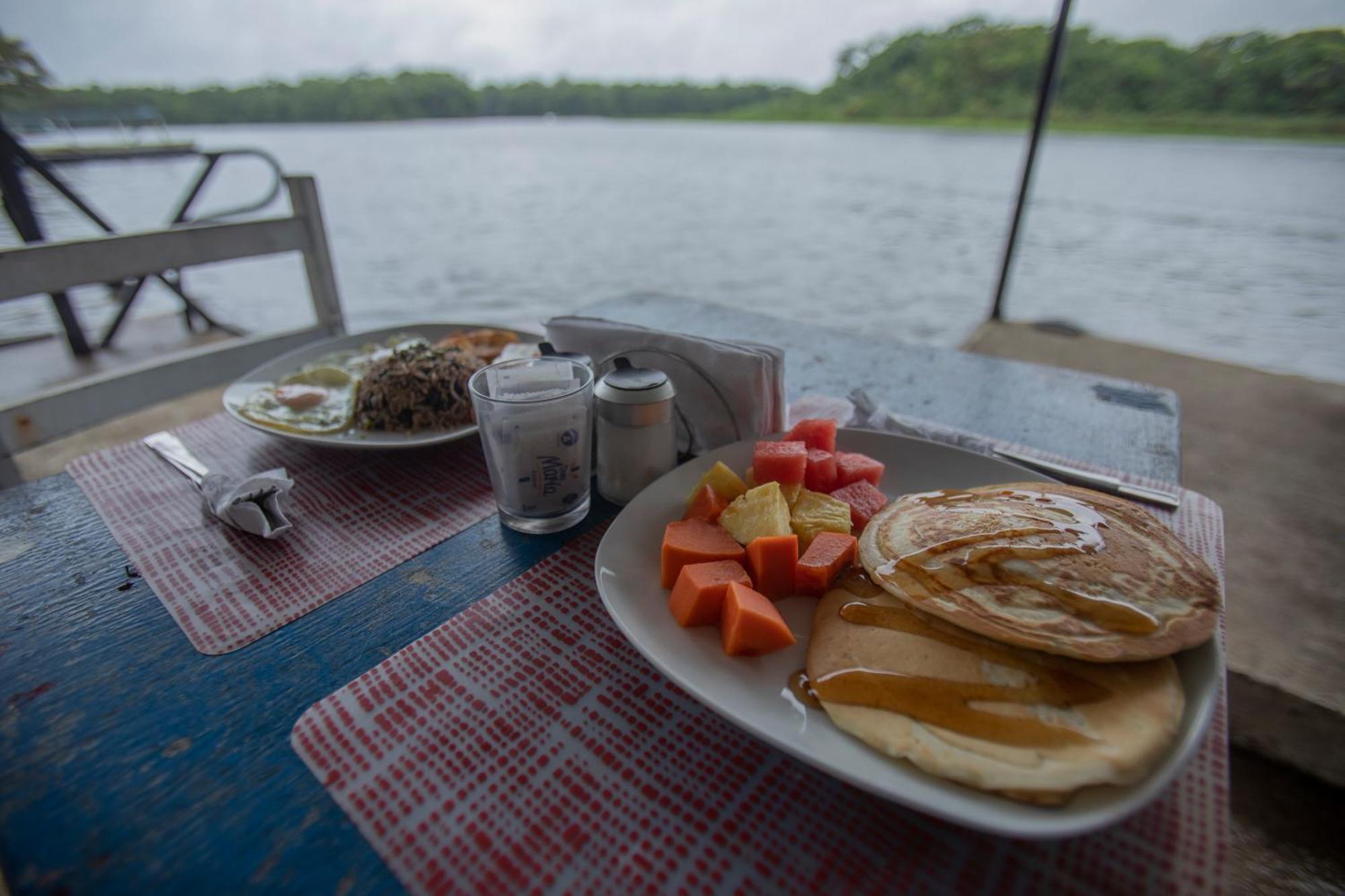Hotel Pura Natura Riverside Tortuguero Bagian luar foto