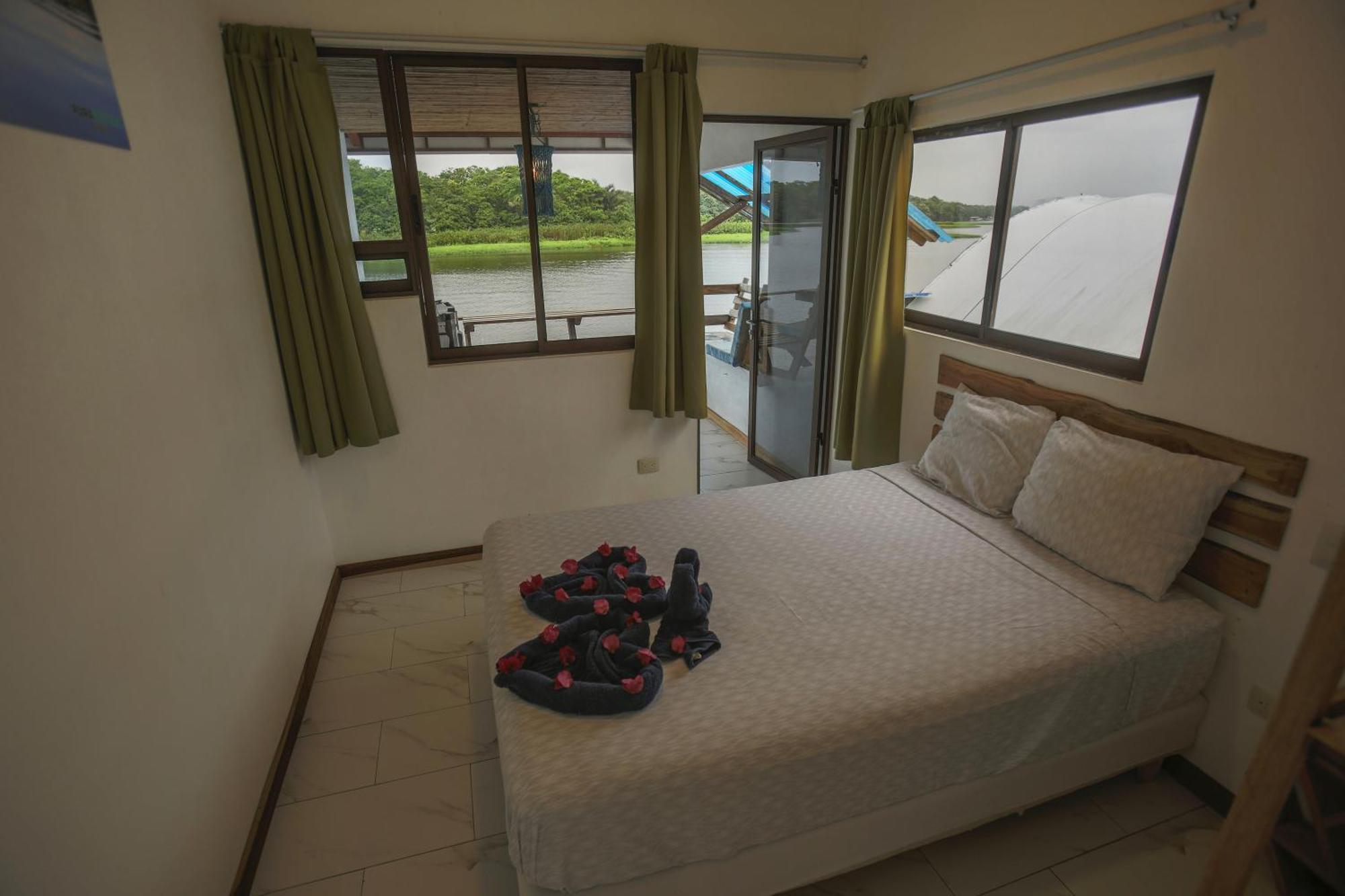 Hotel Pura Natura Riverside Tortuguero Bagian luar foto