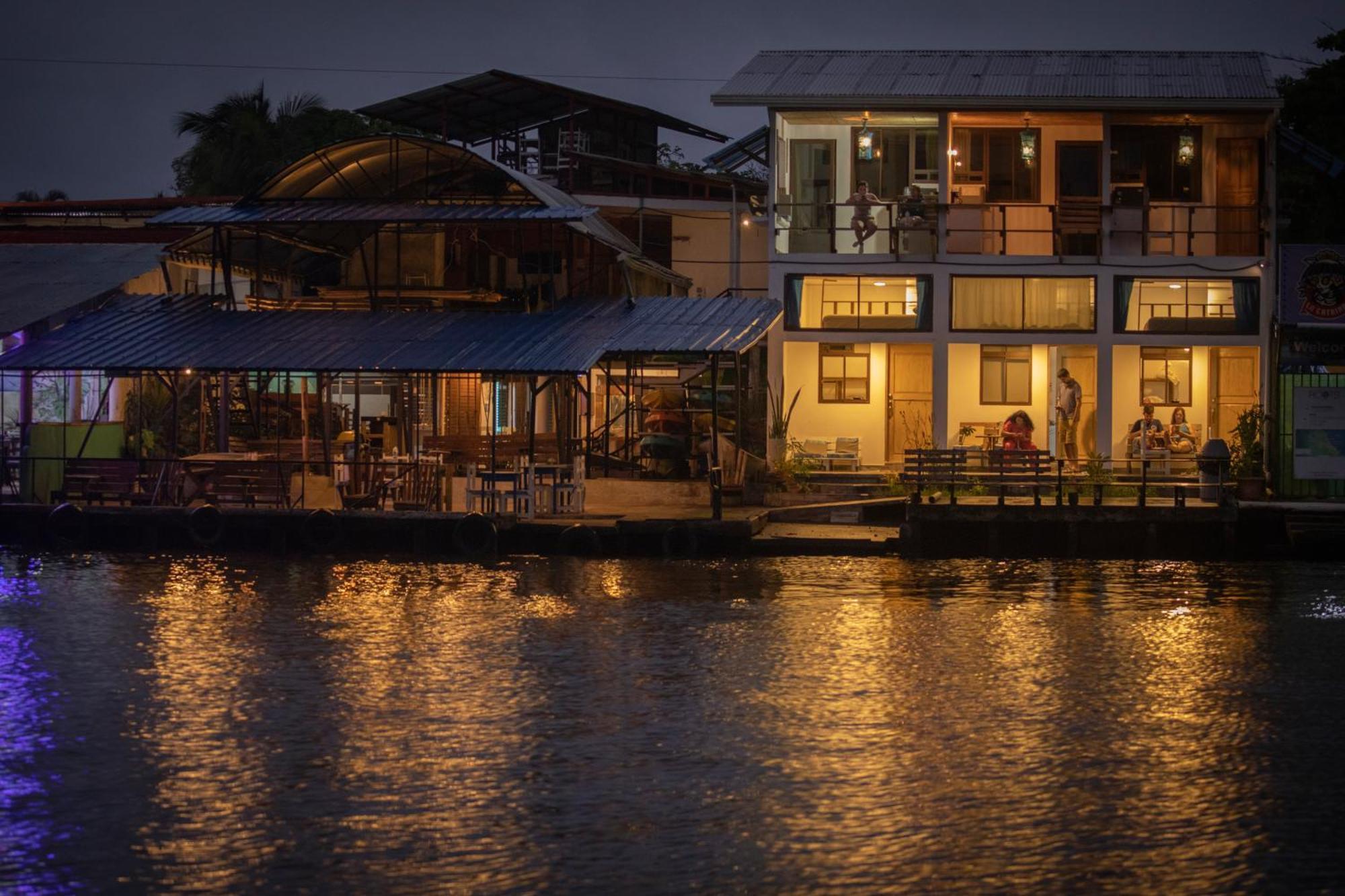 Hotel Pura Natura Riverside Tortuguero Bagian luar foto